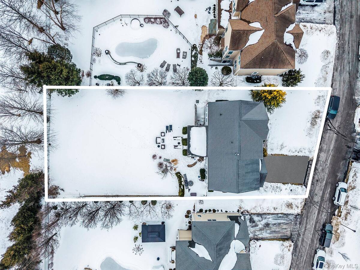 #38 photo, 27 Avolet Court, Mount Sinai , NY 11766