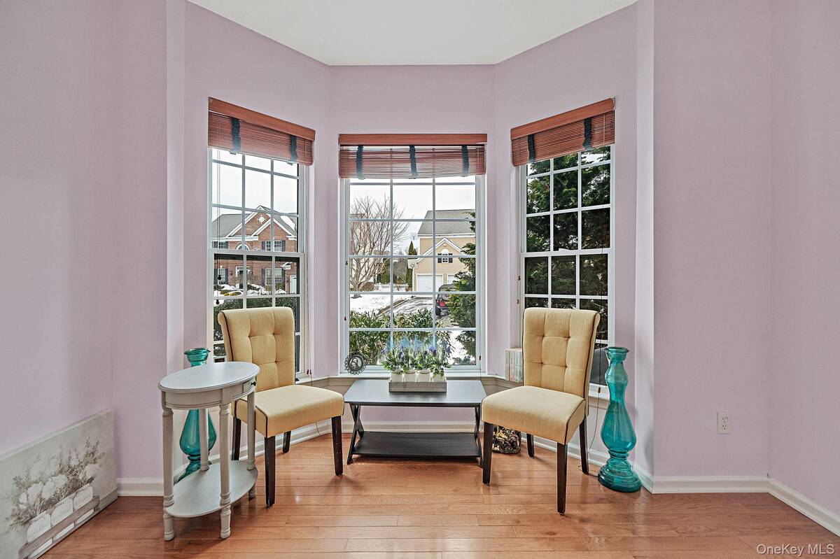 #5 photo, 27 Avolet Court, Mount Sinai , NY 11766