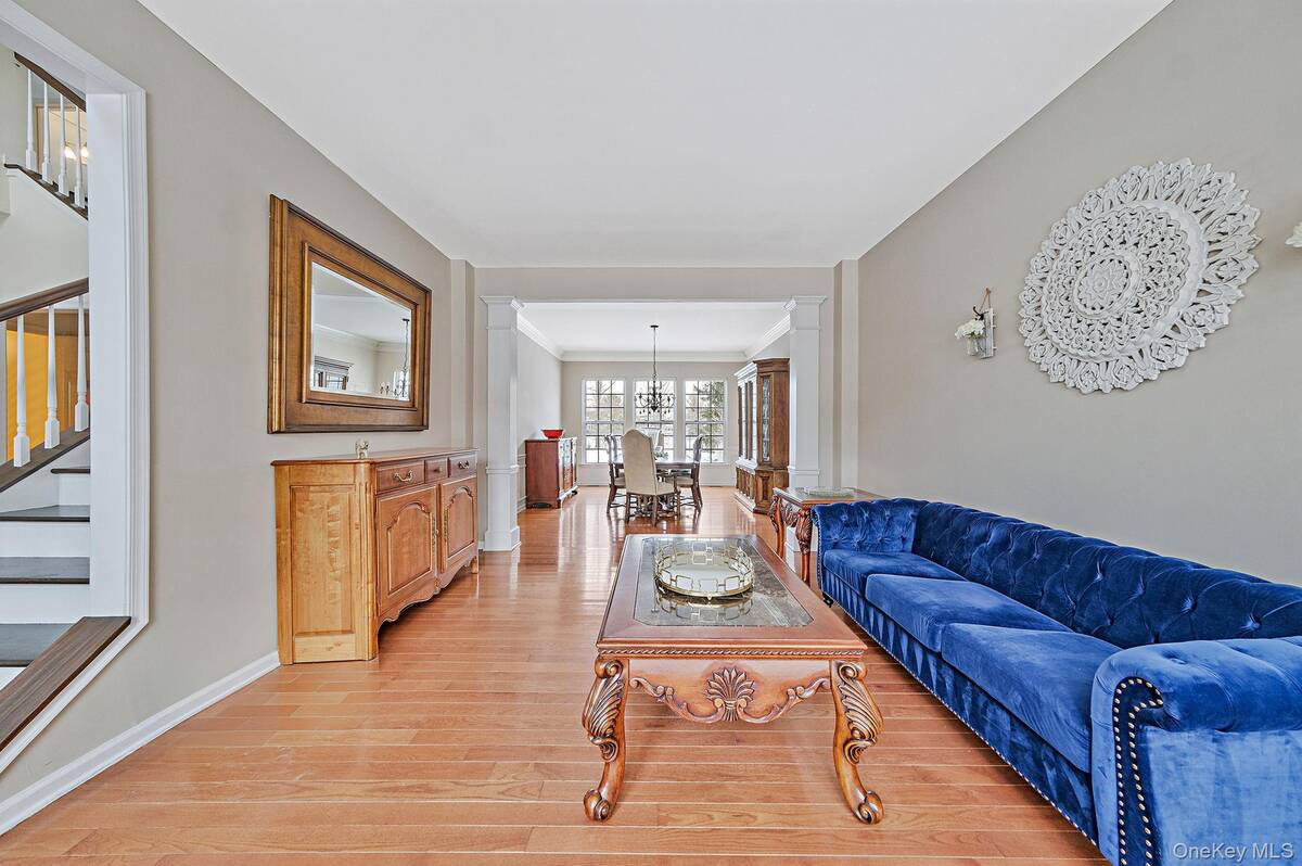 #6 photo, 27 Avolet Court, Mount Sinai , NY 11766