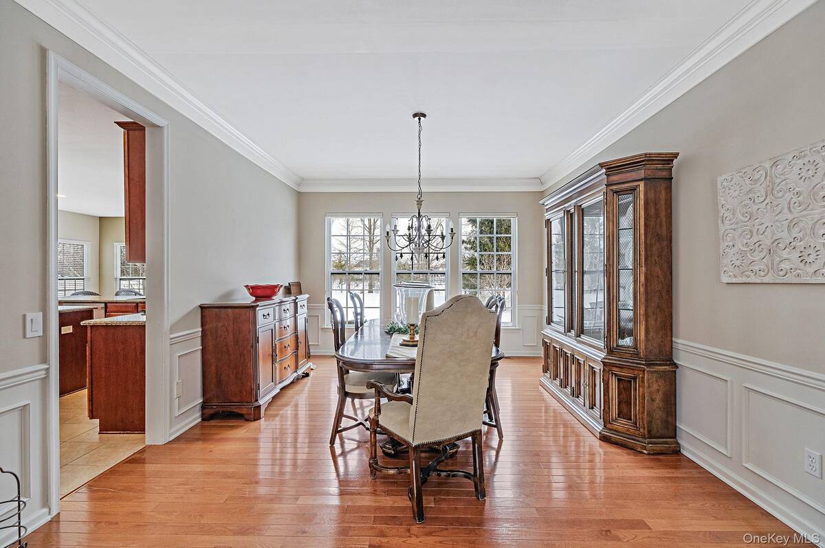 #7 photo, 27 Avolet Court, Mount Sinai , NY 11766