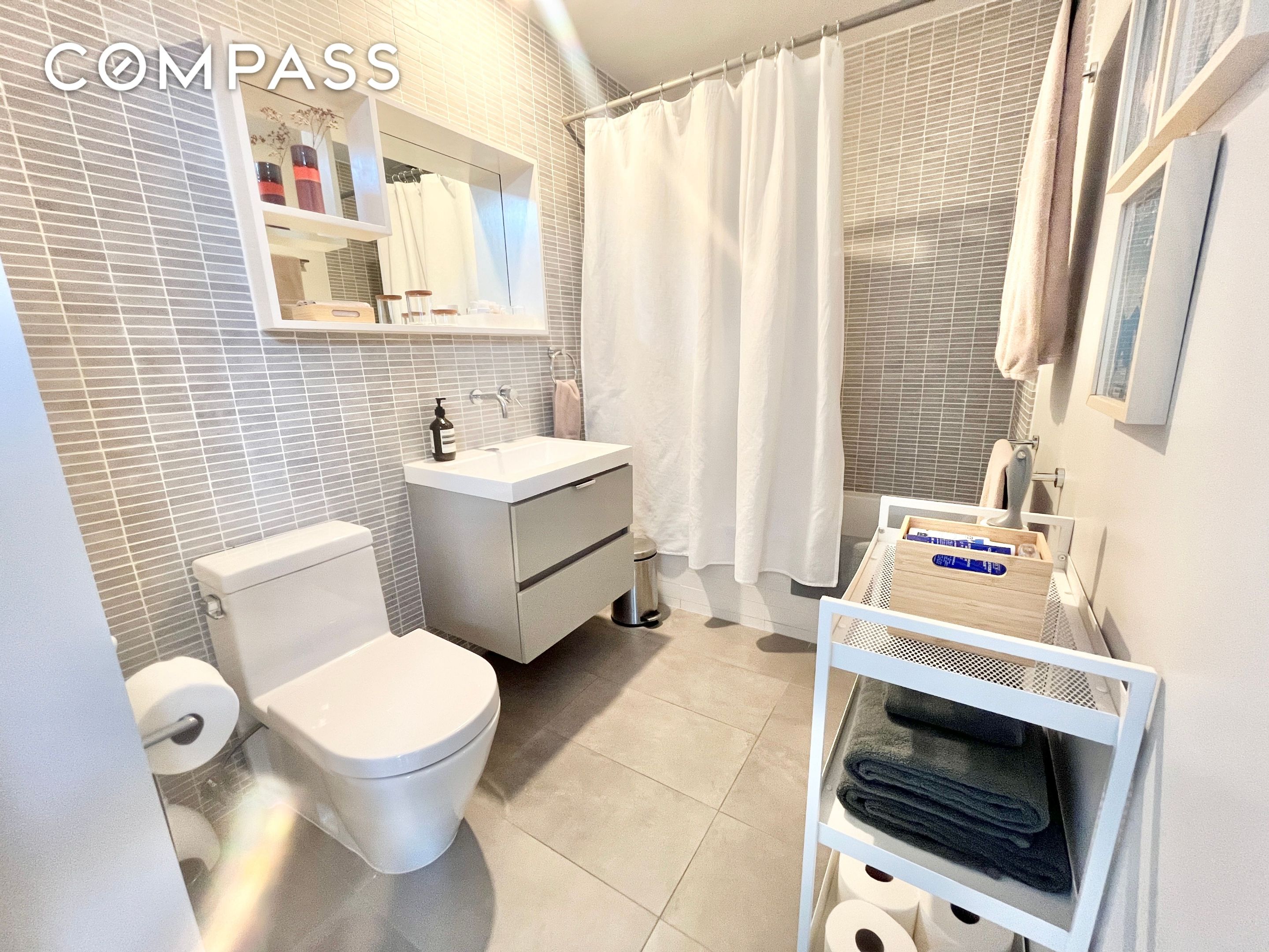 #13 photo, Brooklyn, ব্রুকলিন Williamsburg , NY 11249