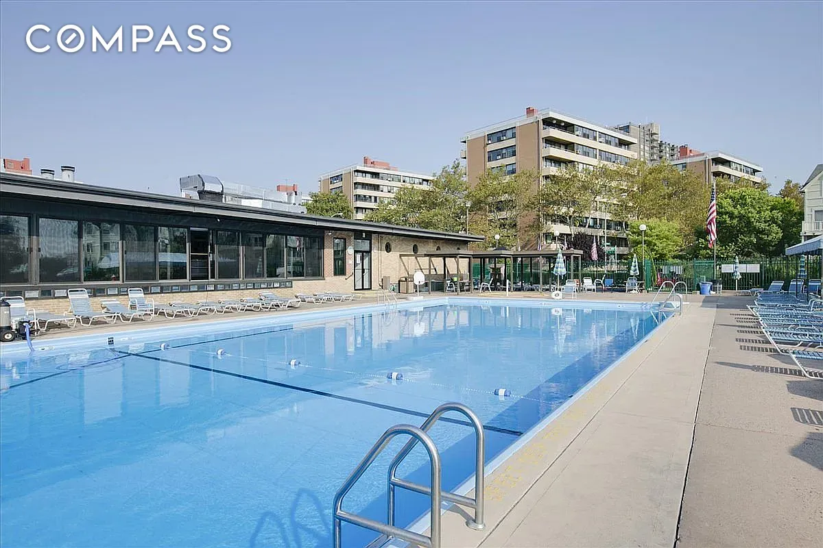 #16 photo, 9-20 166th Street, 뉴욕퀸즈 Whitestone , NY 11357