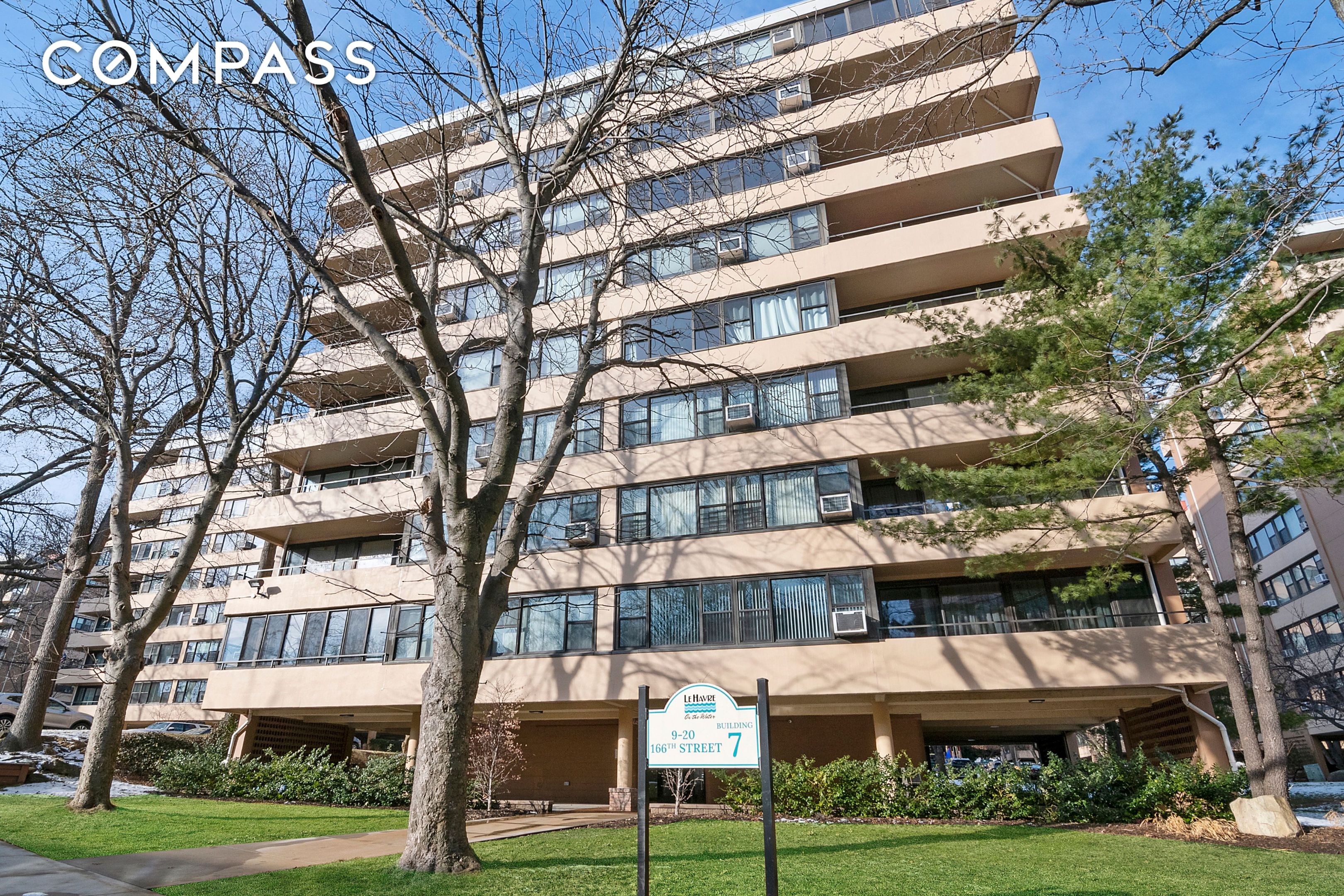 #9 photo, 9-20 166th Street, 뉴욕퀸즈 Whitestone , NY 11357