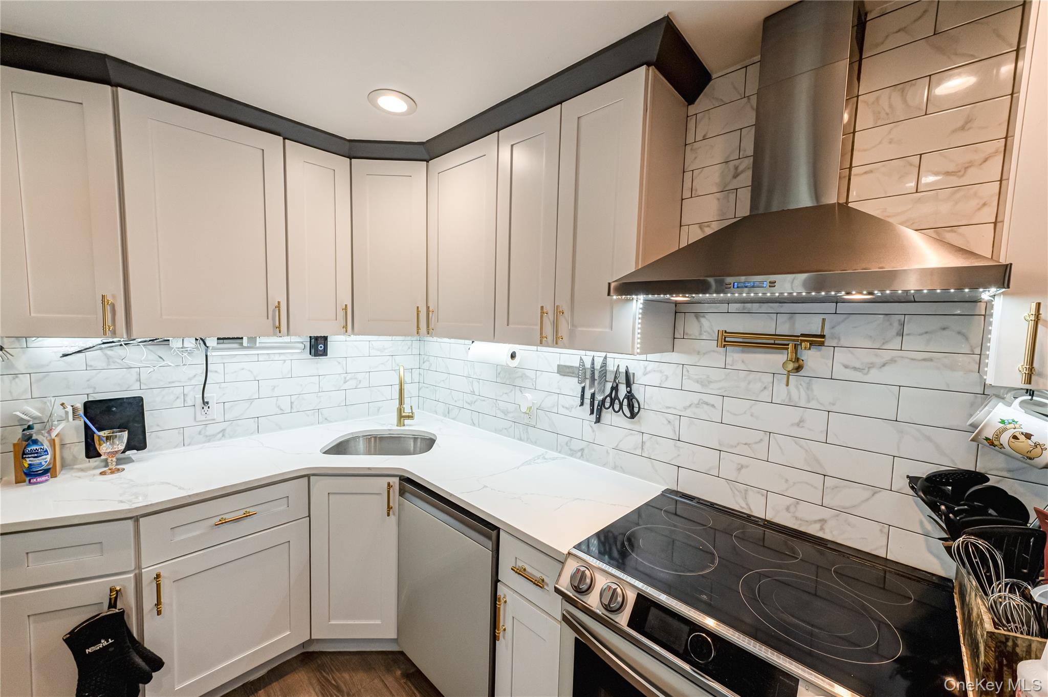 #6 photo, 3 Brook Lane, Levittown , NY 11756