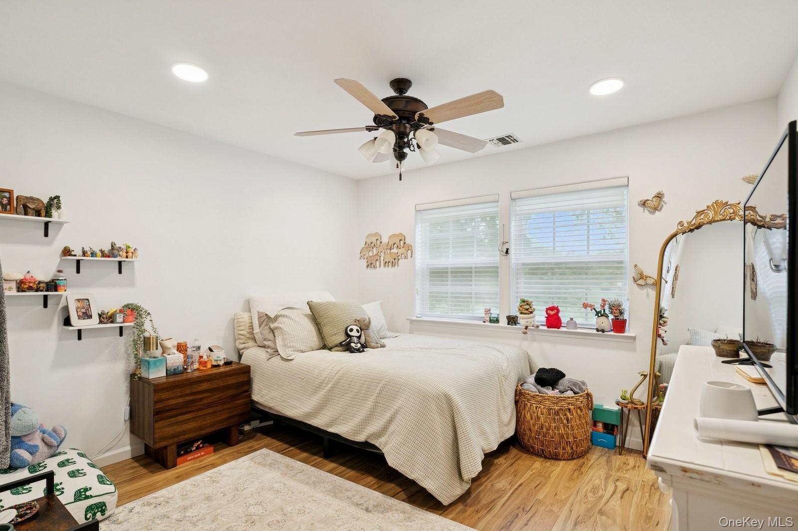 #19 photo, 186 Windwatch Drive, Hauppauge , NY 11788