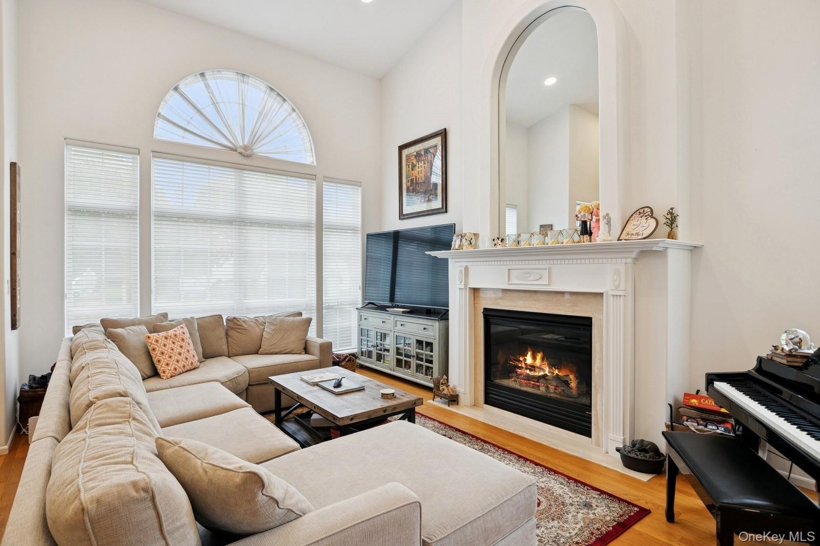 #3 photo, 186 Windwatch Drive, מחוז סאפוק Hauppauge , NY 11788