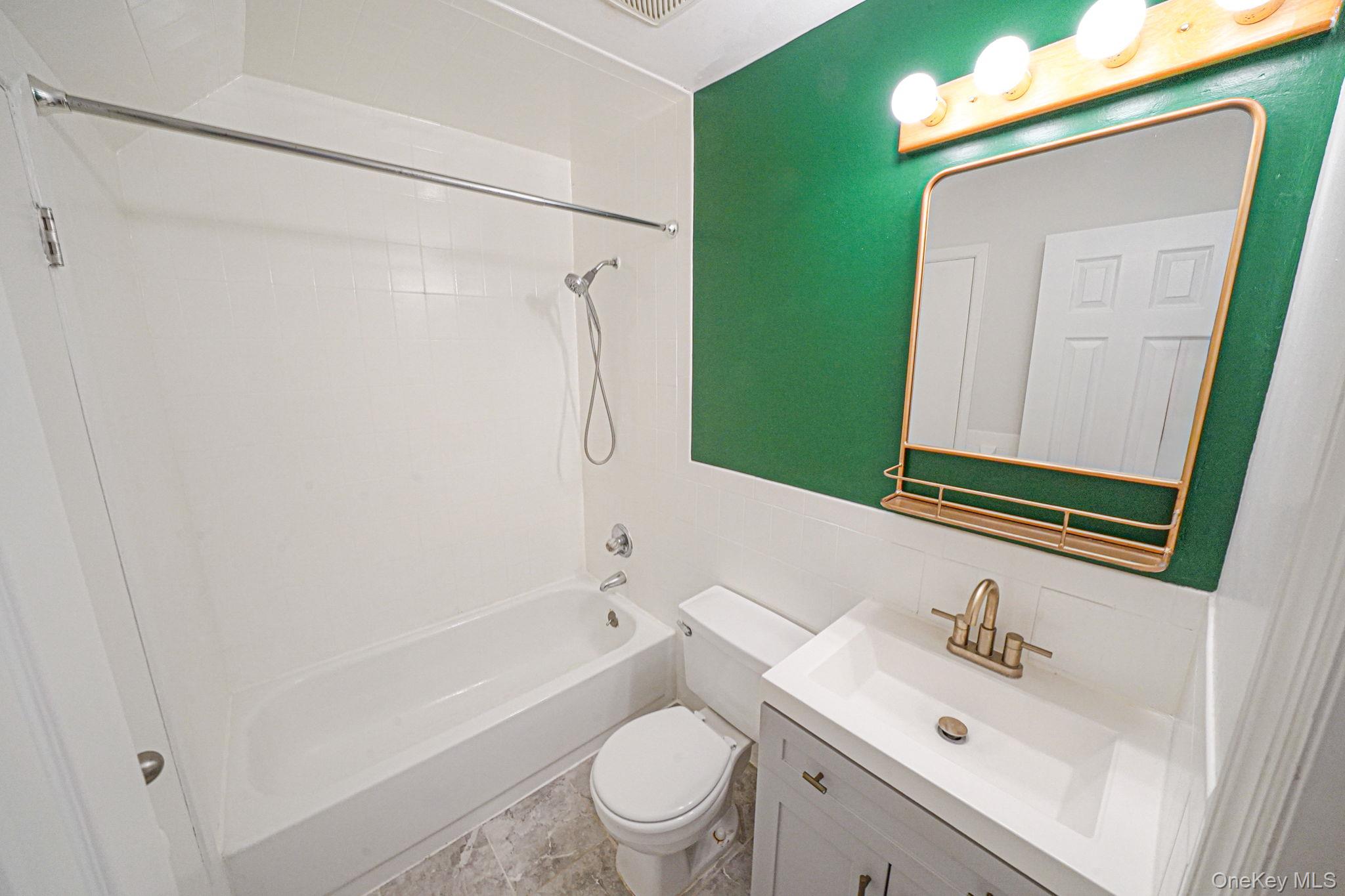 #10 photo, 263 River Avenue, সাফোক কাউন্টি Patchogue , NY 11772