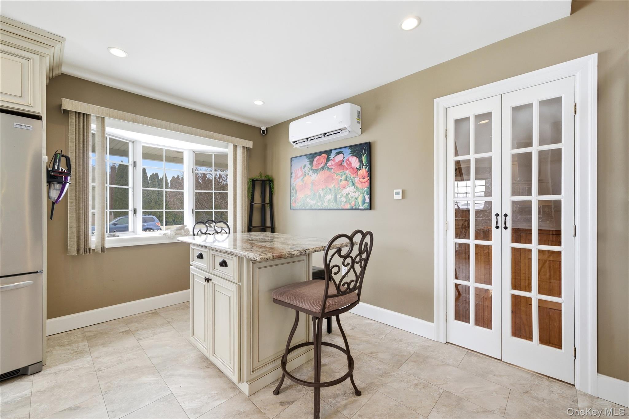 #11 photo, 450 Ocean Avenue, Massapequa Park , NY 11762