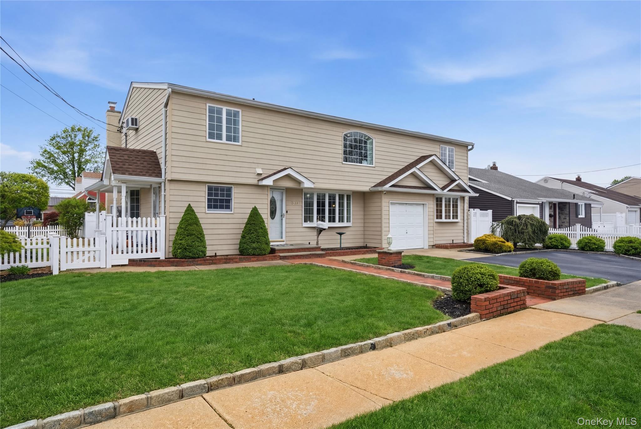 #2 photo, 450 Ocean Avenue, Massapequa Park , NY 11762