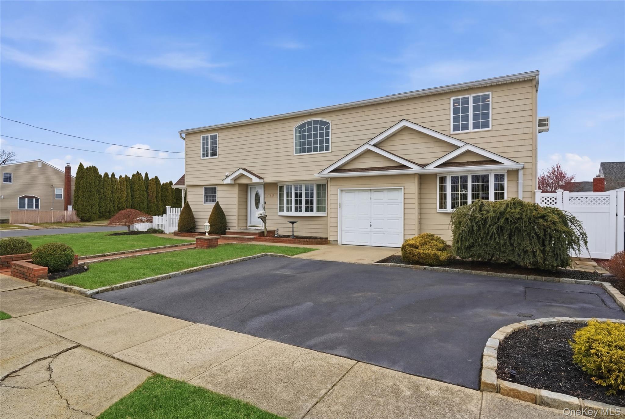 #3 photo, 450 Ocean Avenue, Massapequa Park , NY 11762