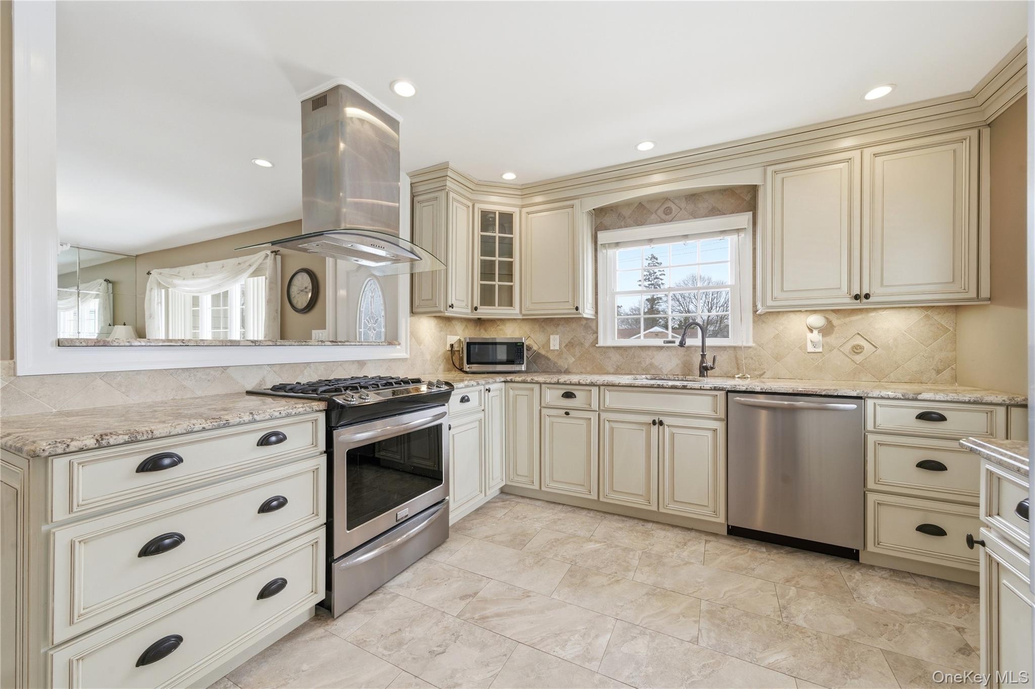 #7 photo, 450 Ocean Avenue, Massapequa Park , NY 11762