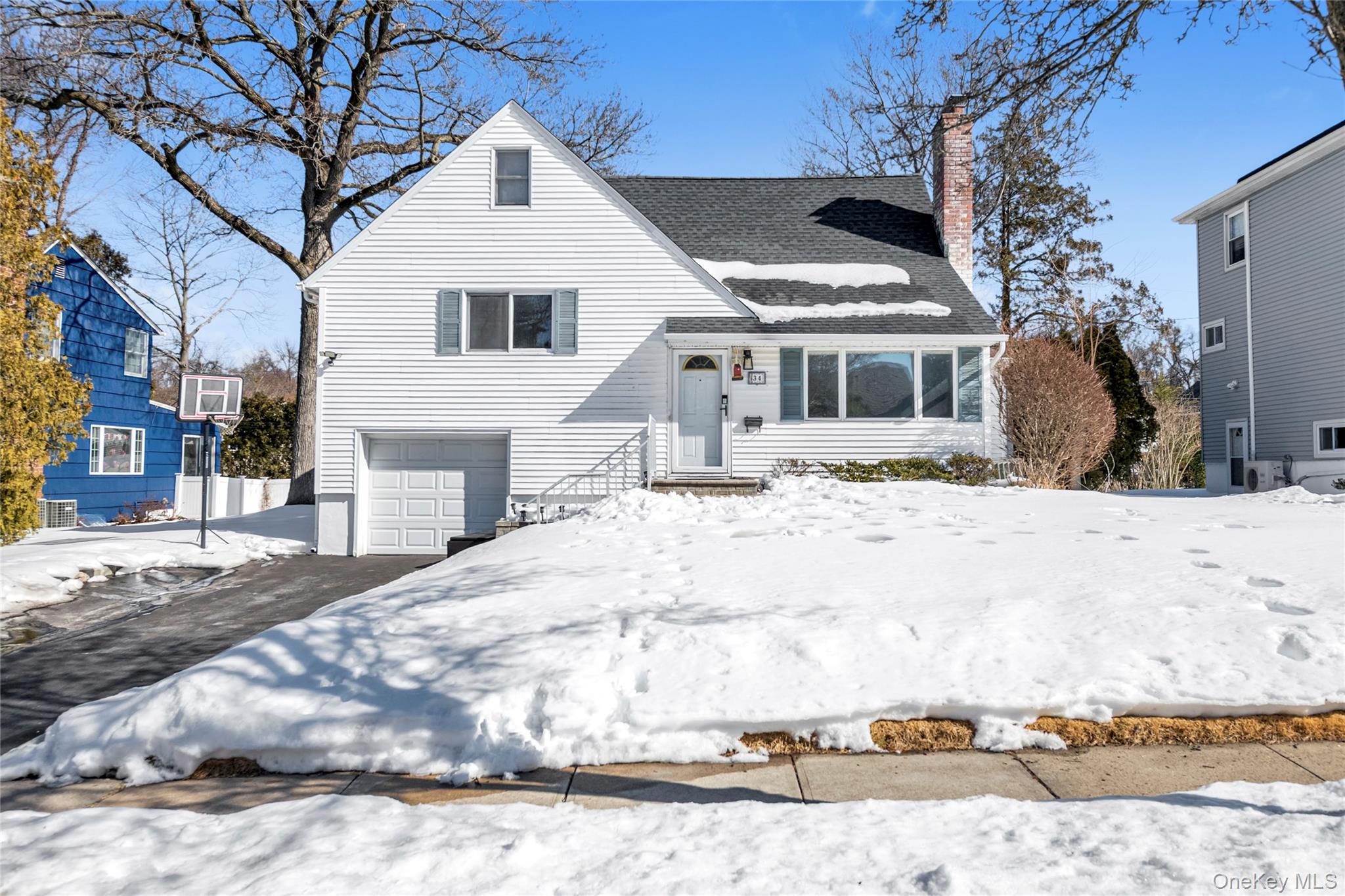#1 photo, 34 Roxbury Road, Port Washington , NY 11050