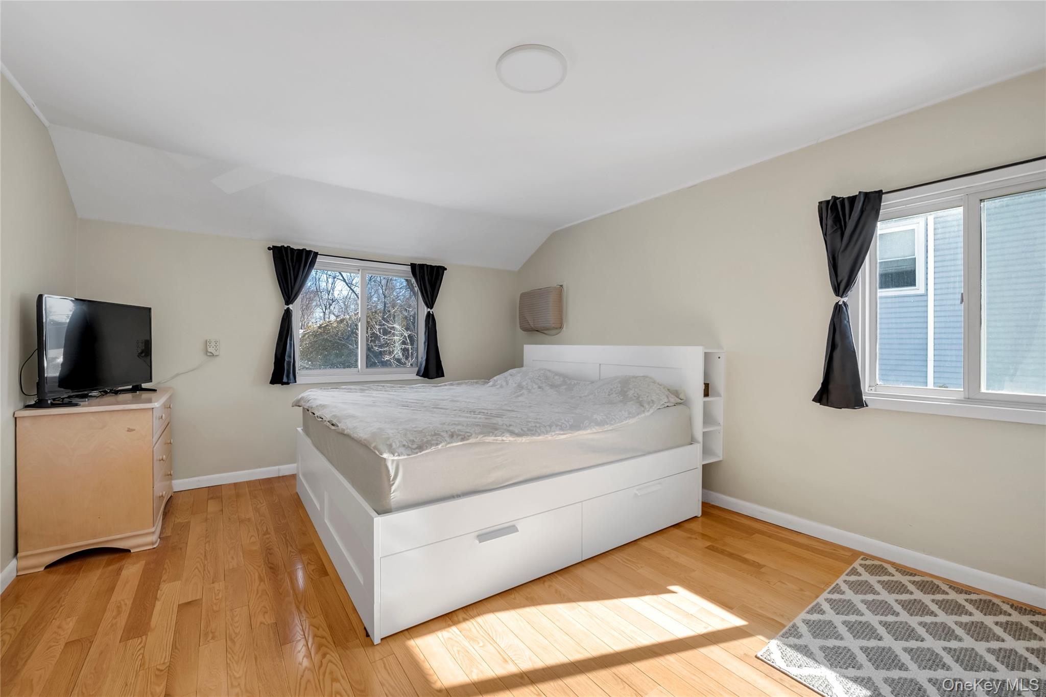 #14 photo, 34 Roxbury Road, Port Washington , NY 11050