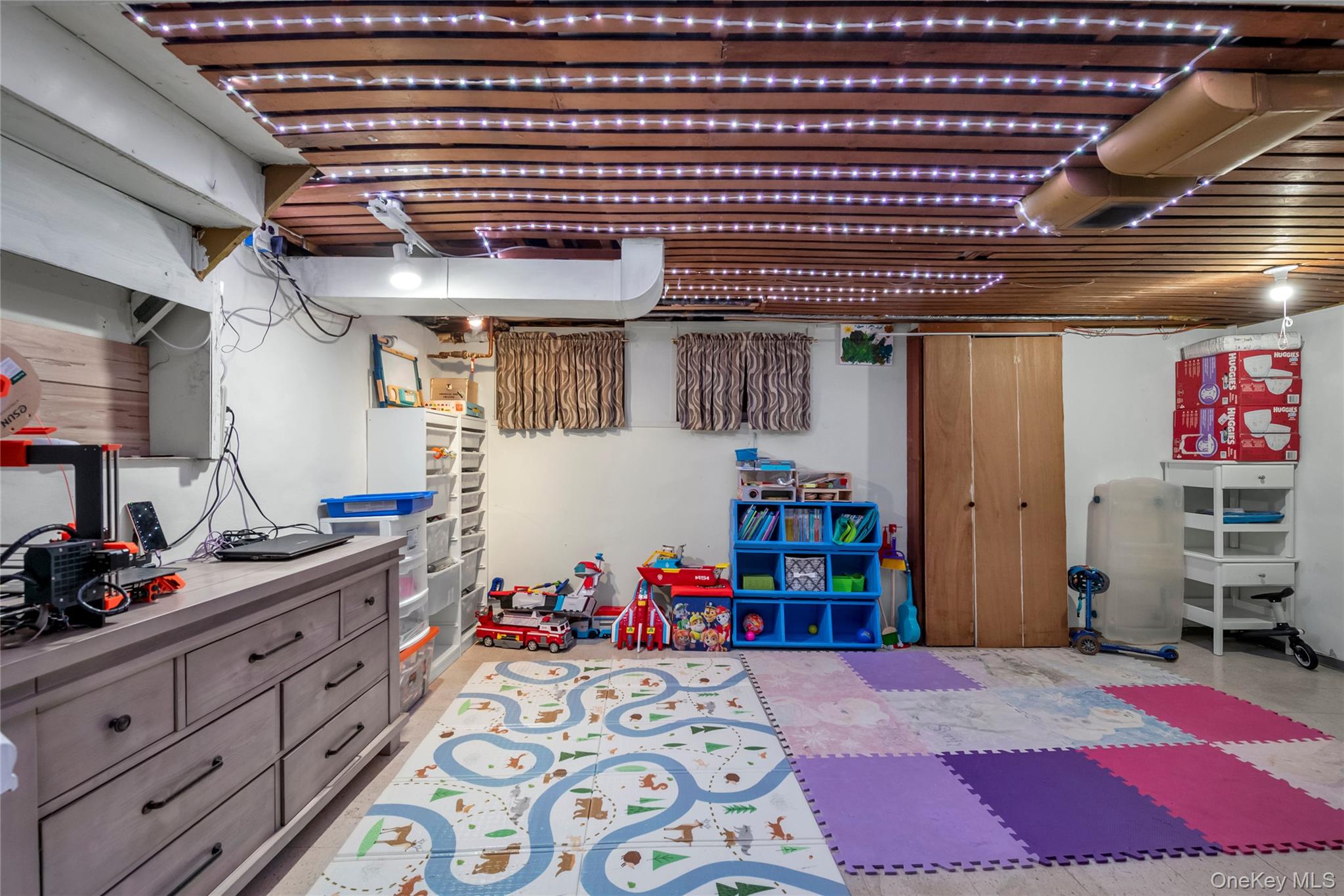 #17 photo, 34 Roxbury Road, Port Washington , NY 11050