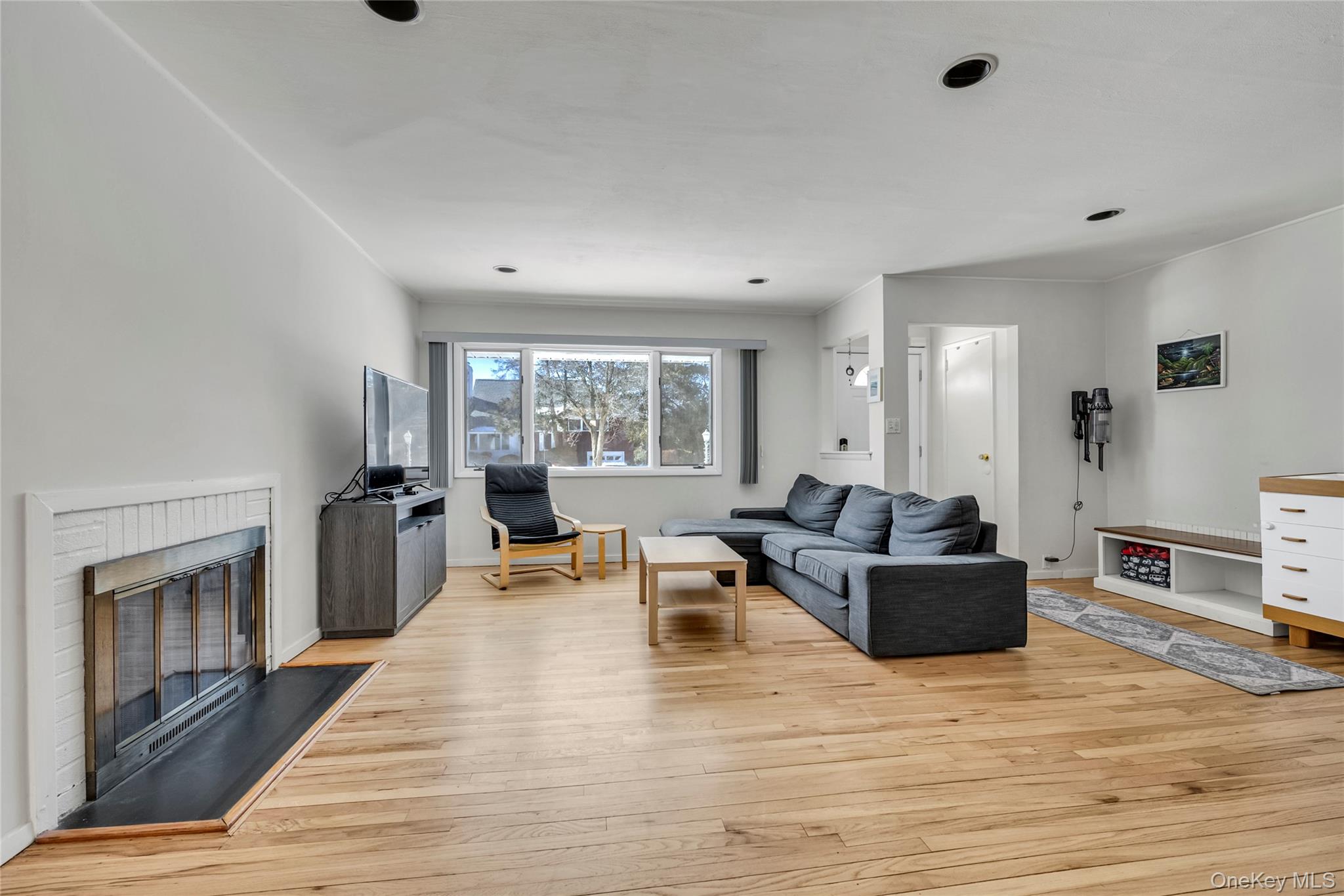 #3 photo, 34 Roxbury Road, Port Washington , NY 11050