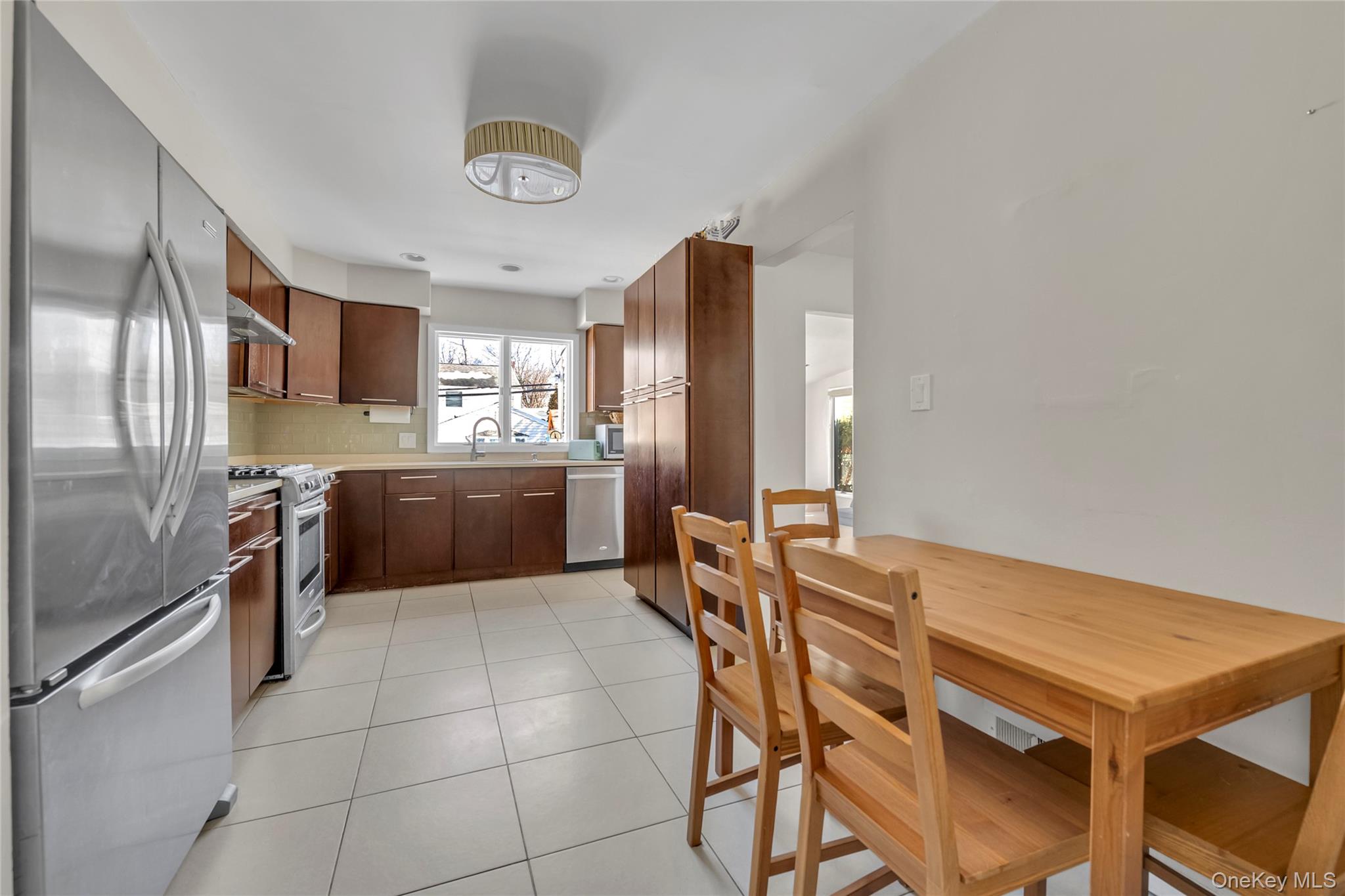 #7 photo, 34 Roxbury Road, Port Washington , NY 11050