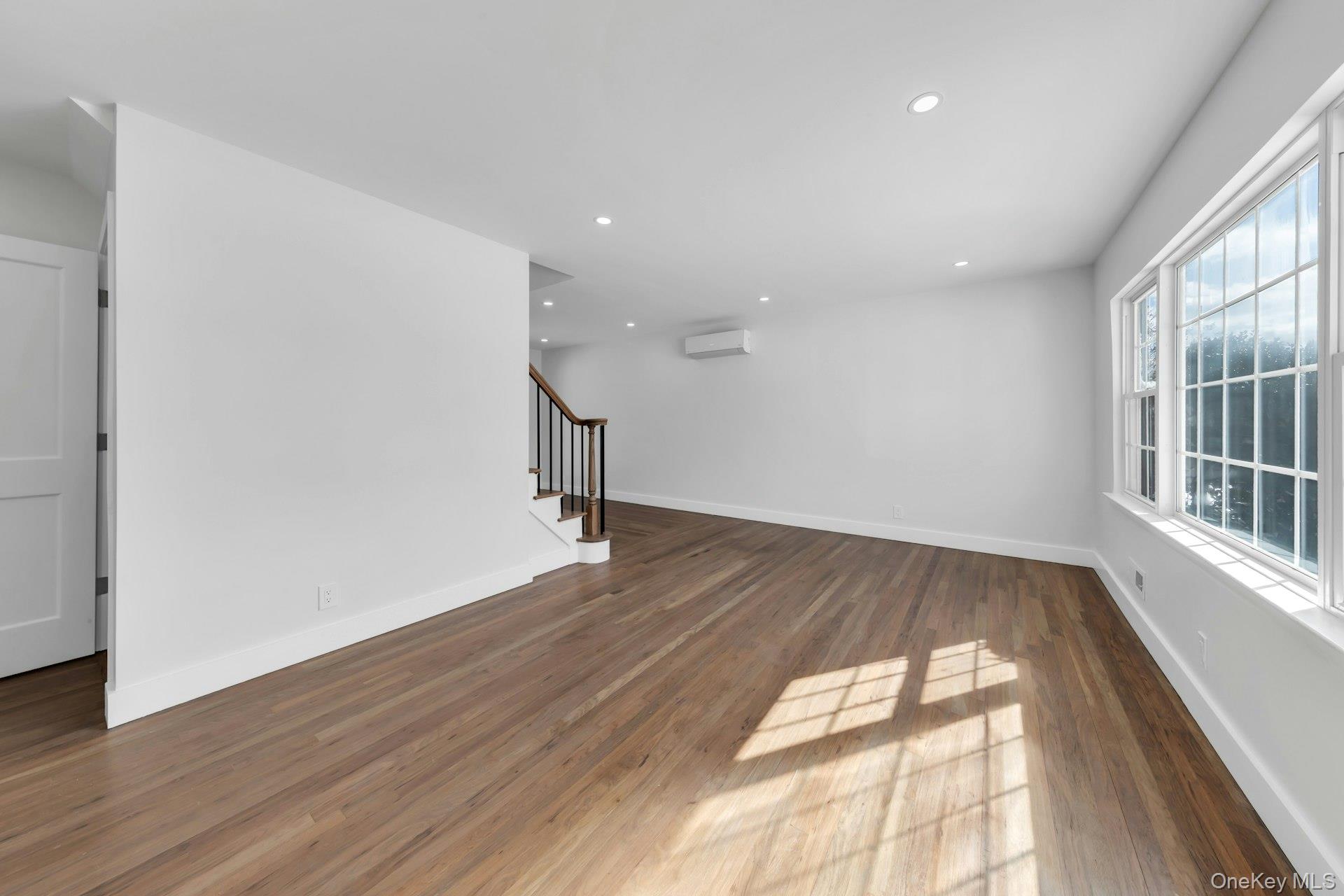 #4 photo, 11 Barbara Drive, Farmingdale , NY 11735