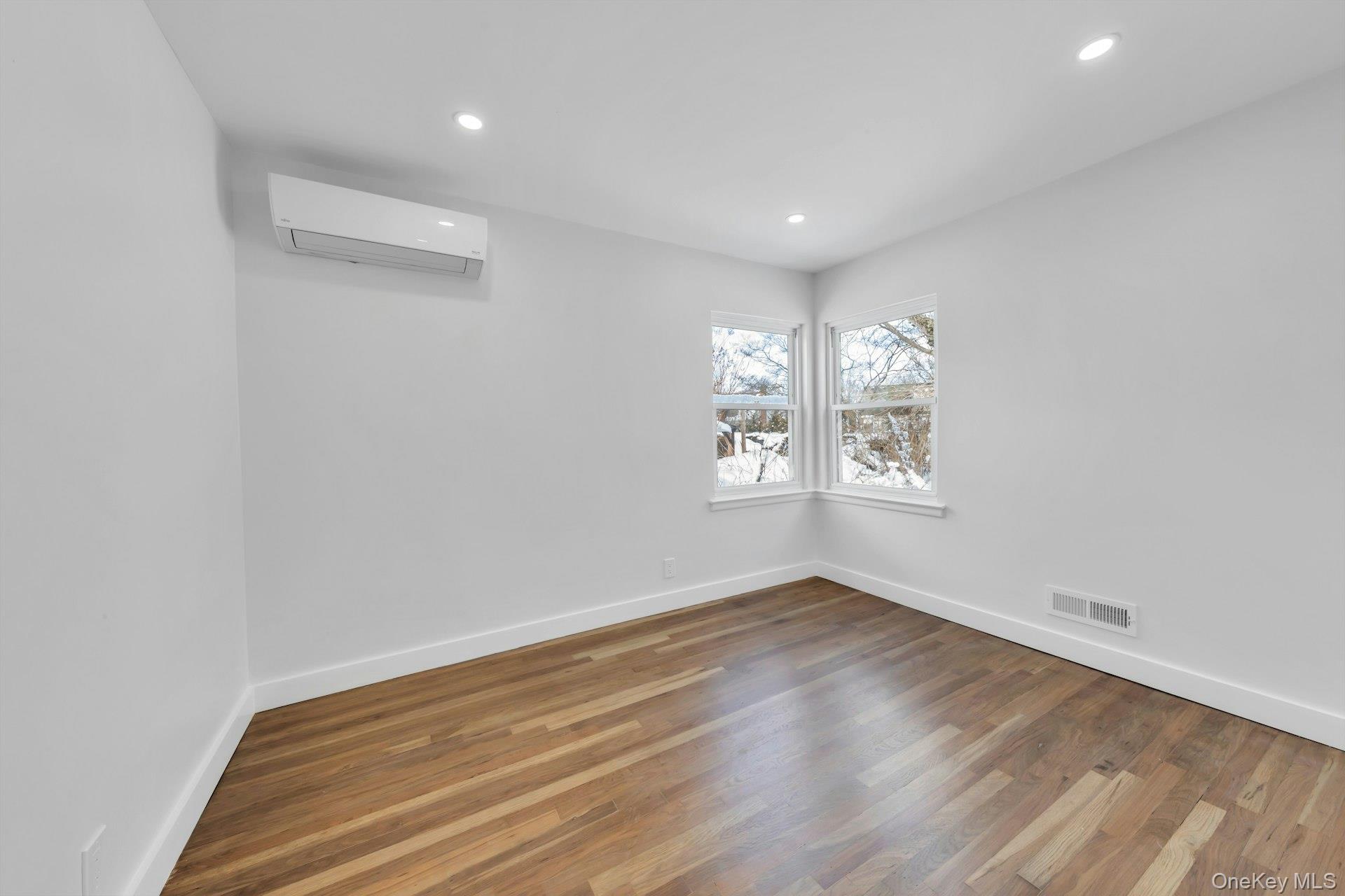 #7 photo, 11 Barbara Drive, Farmingdale , NY 11735