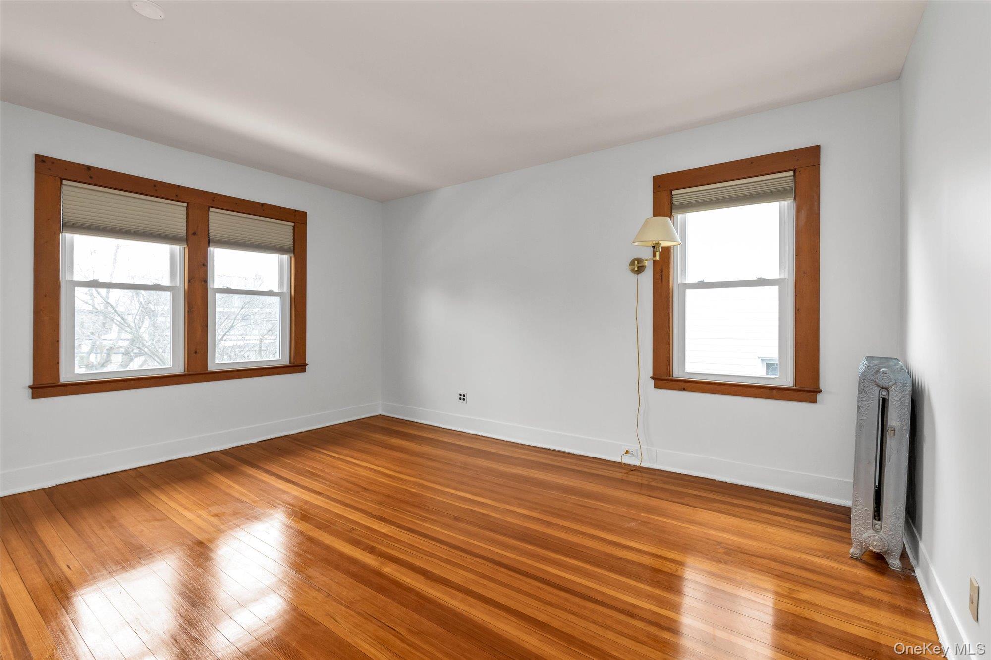 #12 photo, 23 Thompson Place, ناسو Lynbrook , NY 11563