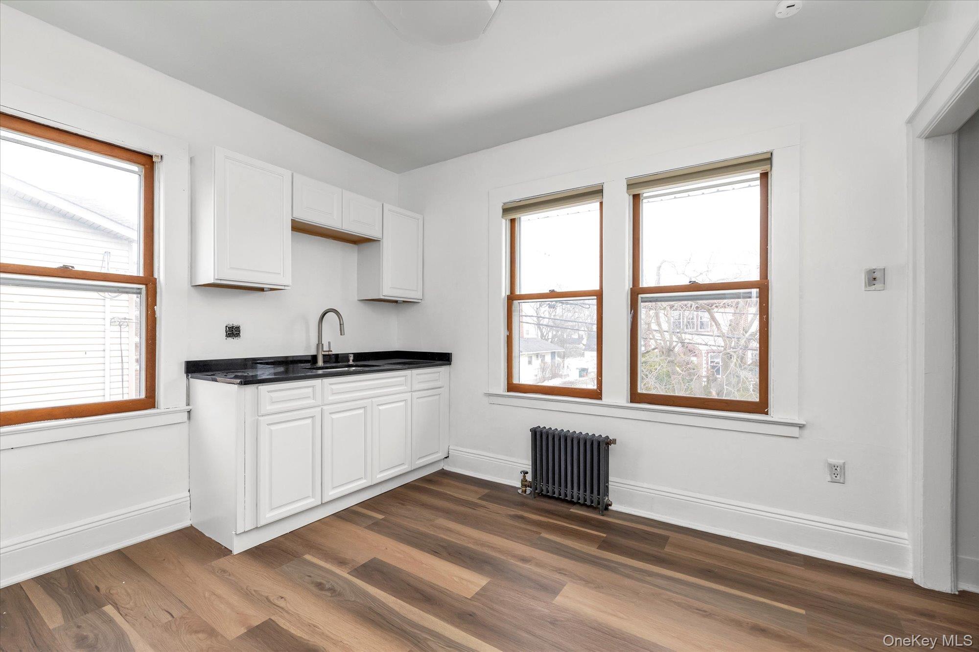 #15 photo, 23 Thompson Place, ناسو Lynbrook , NY 11563