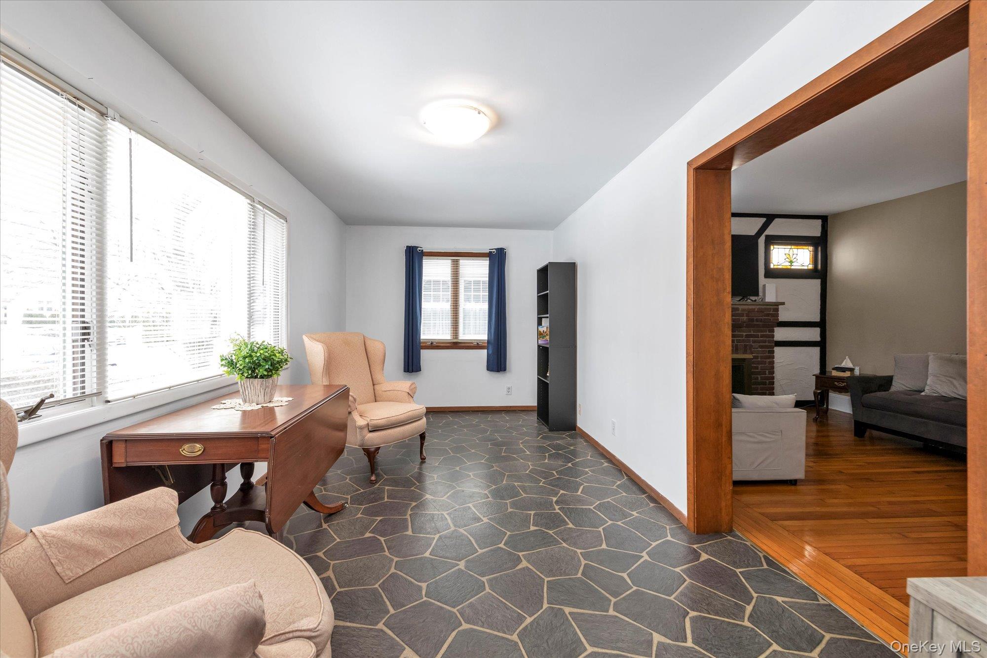 #3 photo, 23 Thompson Place, ناسو Lynbrook , NY 11563