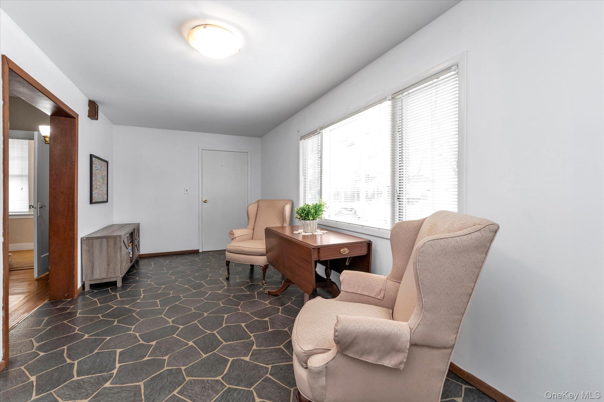 #4 photo, 23 Thompson Place, ناسو Lynbrook , NY 11563