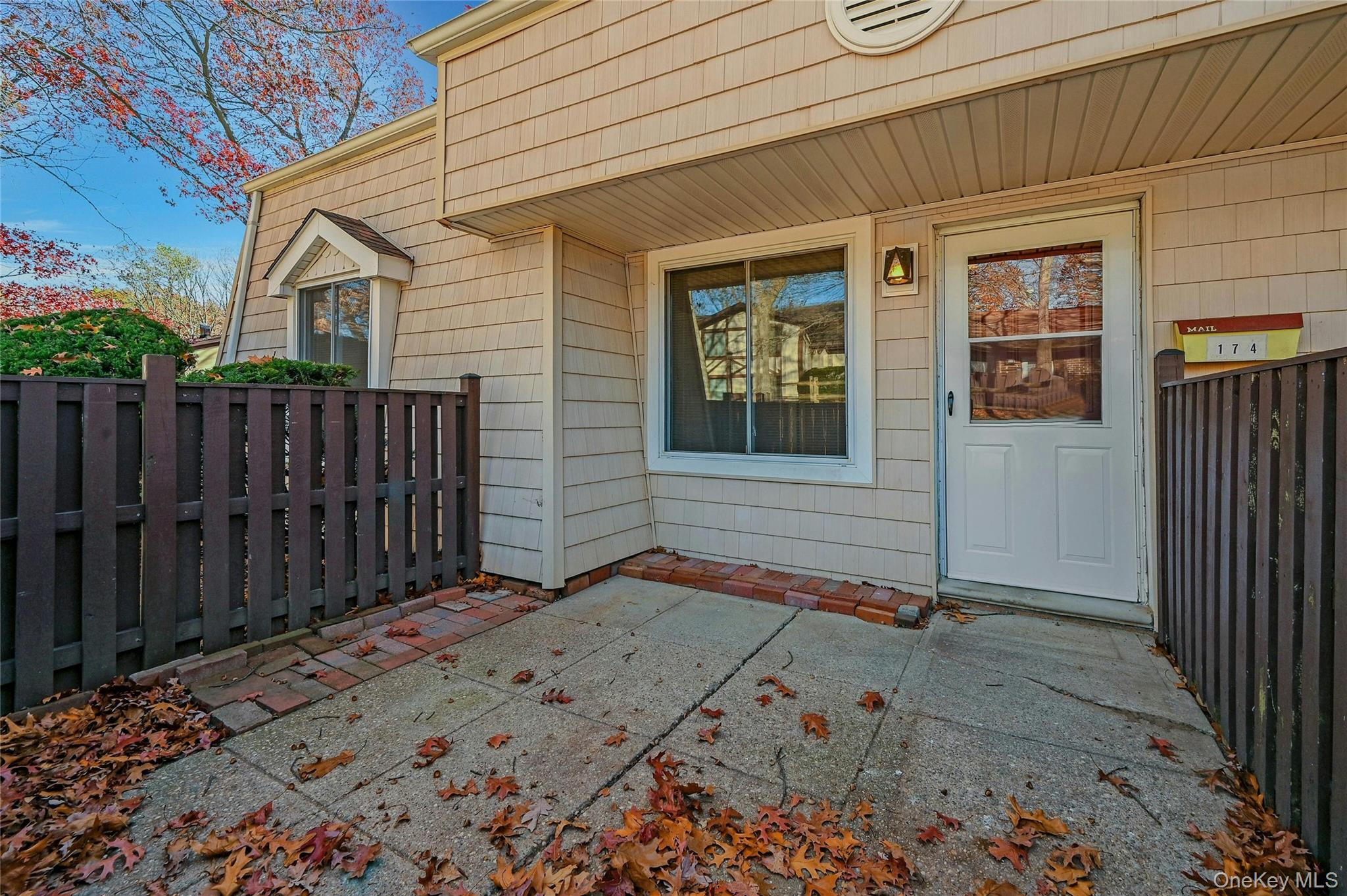 #1 photo, 174 Sagamore Hills Drive, 롱 아일랜드 Port Jefferson Station , NY 11776