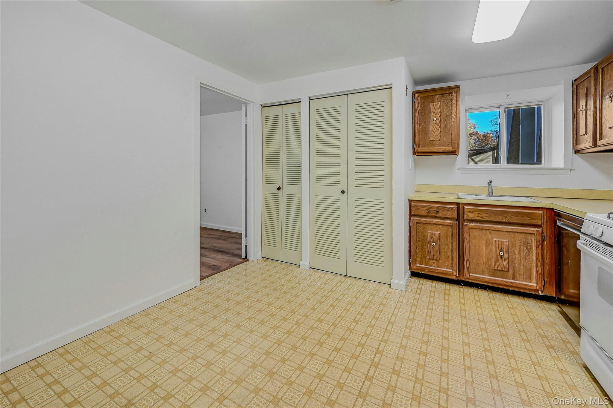 #11 photo, 174 Sagamore Hills Drive, 롱 아일랜드 Port Jefferson Station , NY 11776