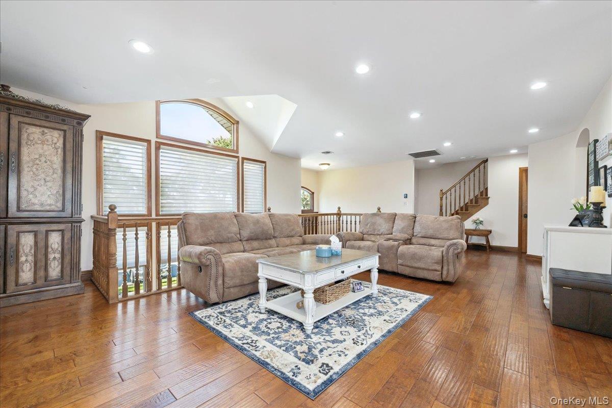 #3 photo, 405 Club Court, Oceanside , NY 11572