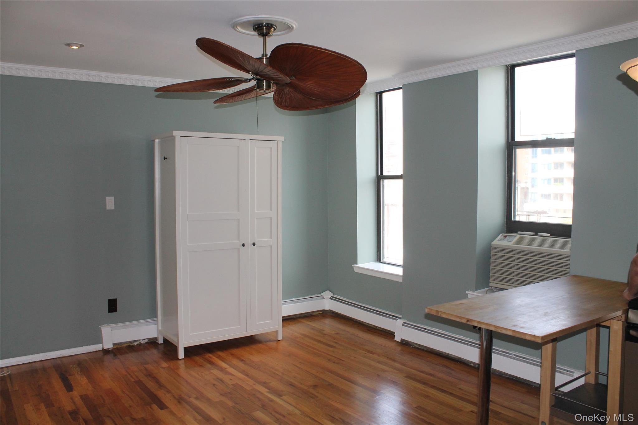 #4 photo, 14-23 31 Avenue, Astoria , NY 11102