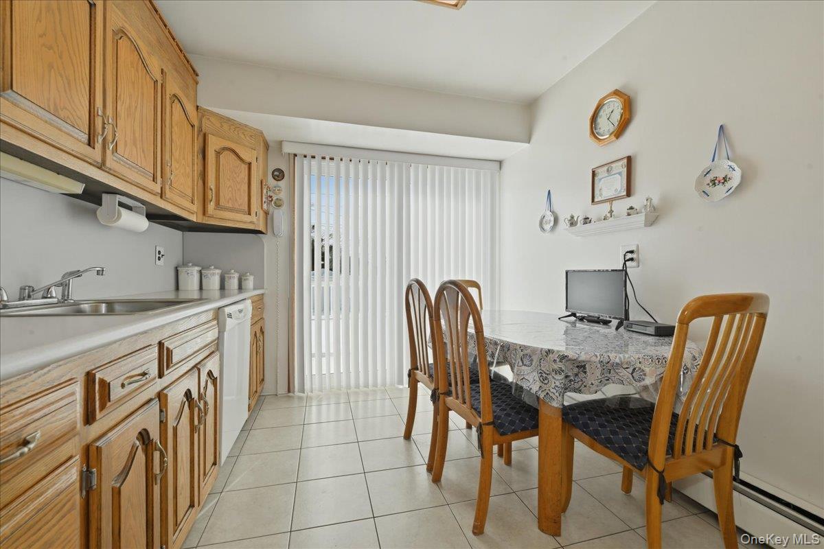 #12 photo, 366 Clearmeadow Drive, מחוז נסאו East Meadow , NY 11554