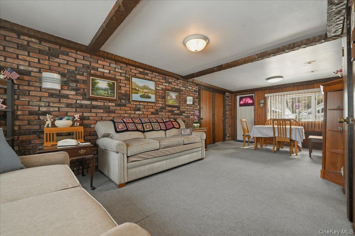 #13 photo, 366 Clearmeadow Drive, מחוז נסאו East Meadow , NY 11554