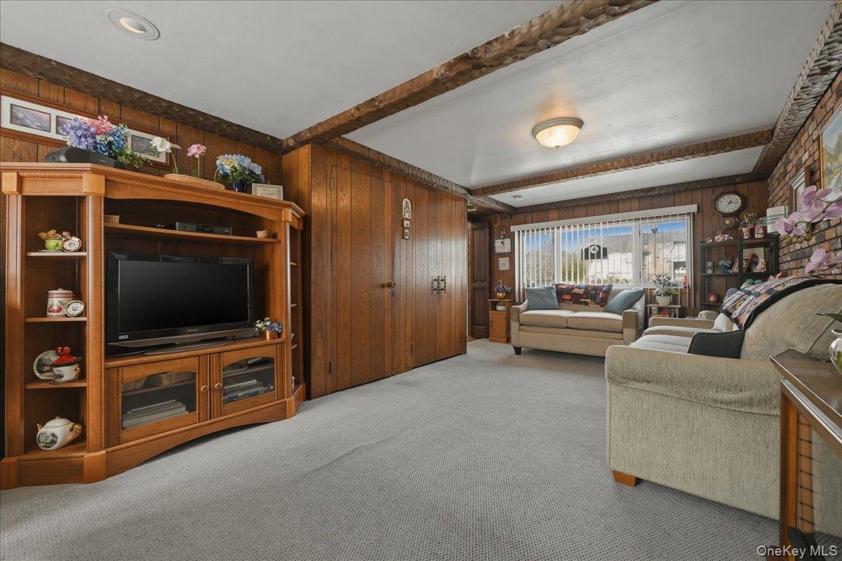 #15 photo, 366 Clearmeadow Drive, מחוז נסאו East Meadow , NY 11554