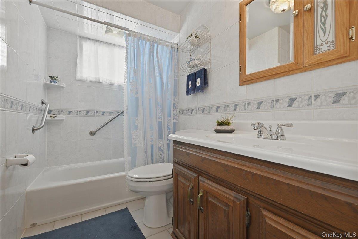 #20 photo, 366 Clearmeadow Drive, מחוז נסאו East Meadow , NY 11554