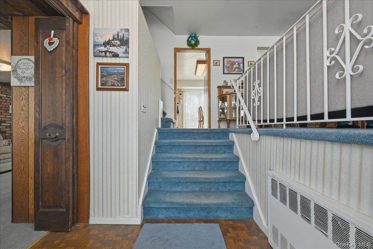 #3 photo, 366 Clearmeadow Drive, מחוז נסאו East Meadow , NY 11554