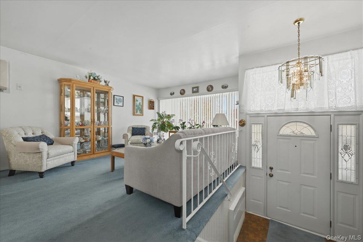 #4 photo, 366 Clearmeadow Drive, מחוז נסאו East Meadow , NY 11554