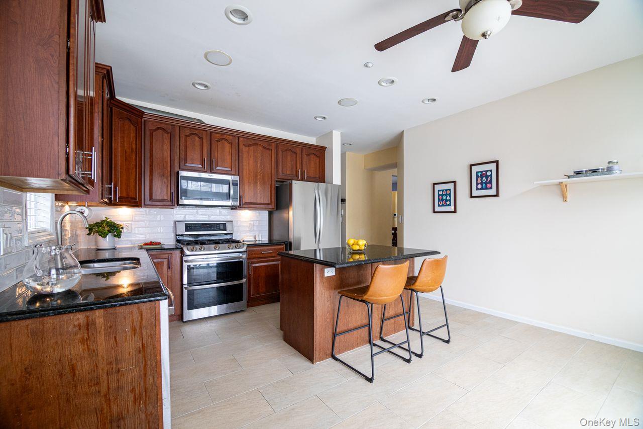 #10 photo, 141 Friendship Court, White Plains , NY 10603