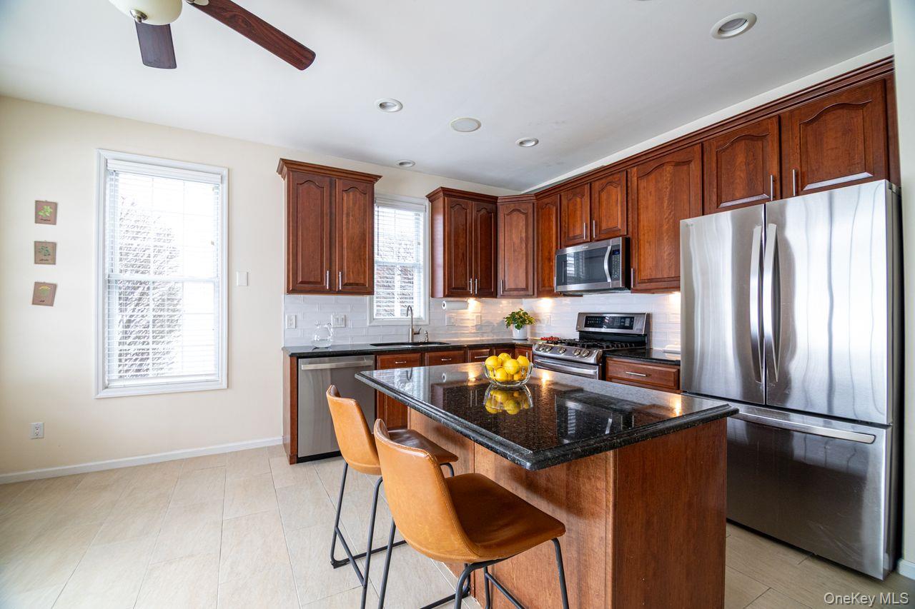 #12 photo, 141 Friendship Court, White Plains , NY 10603