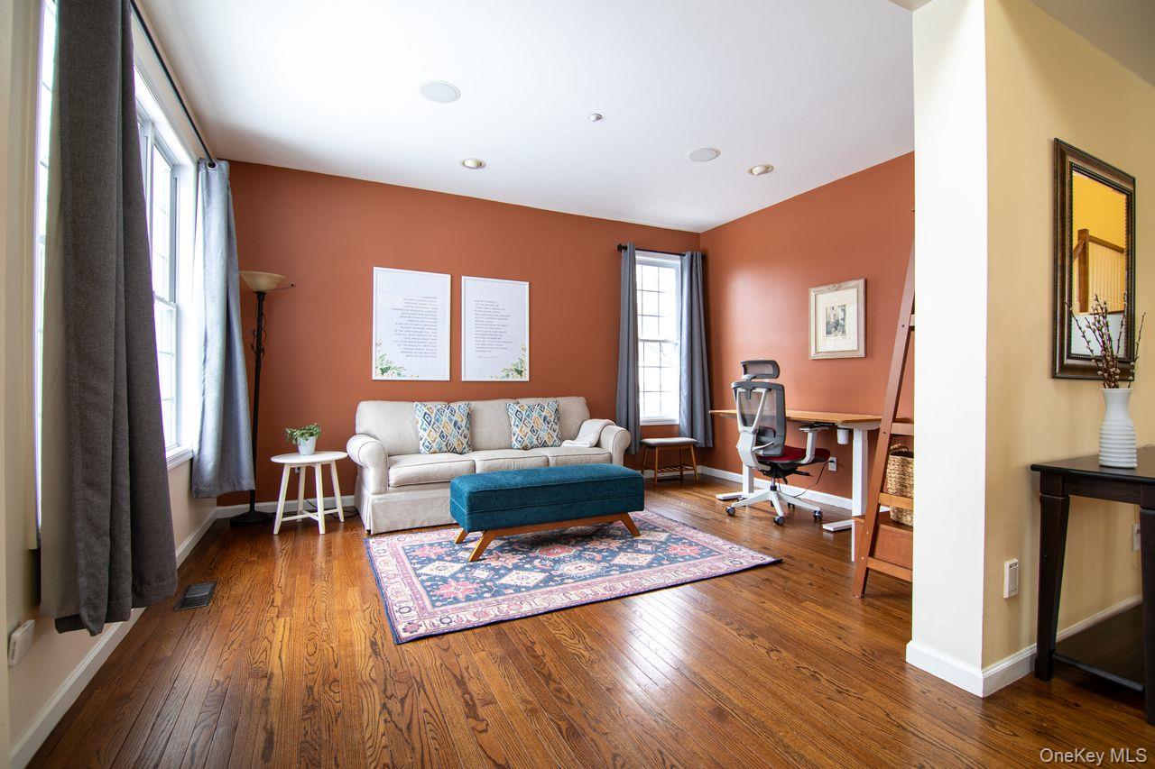 #7 photo, 141 Friendship Court, White Plains , NY 10603