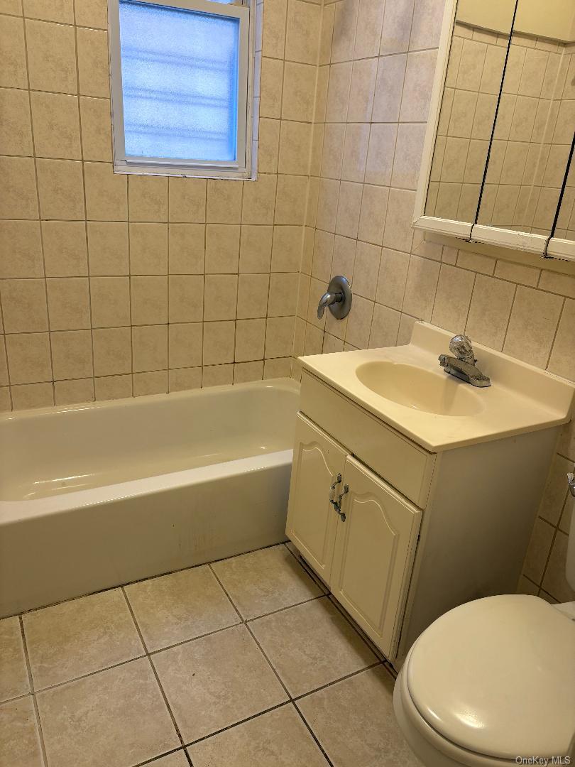 #6 photo, 3306 Seymour Avenue, Bronx , NY 10469