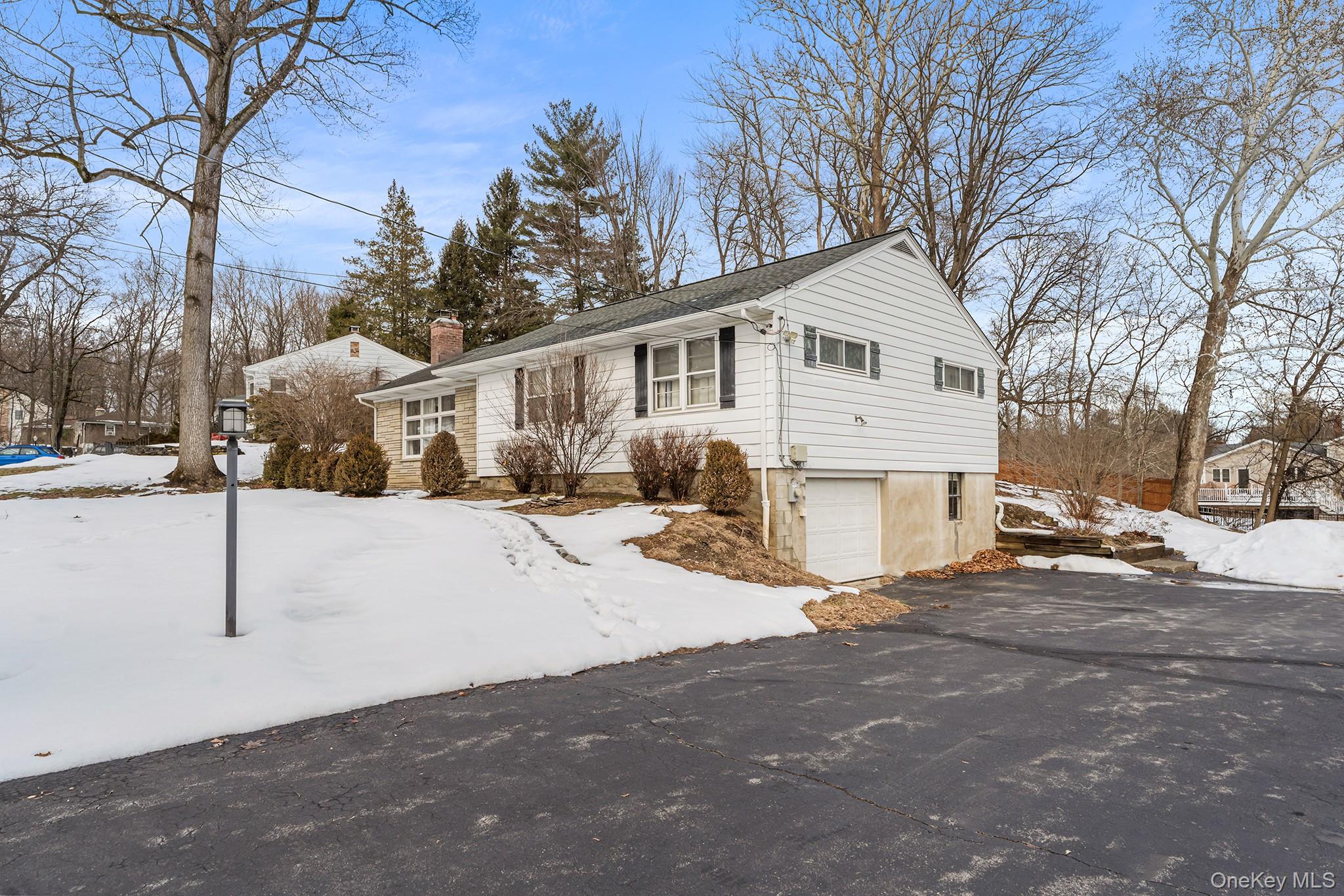 #2 photo, 75 Beechwood Avenue, 뉴욕주 Poughkeepsie , NY 12603