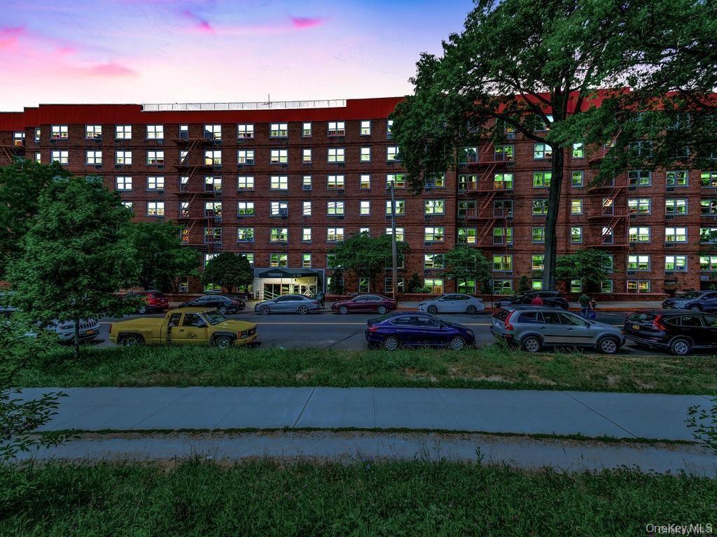 #17 photo, 3363 Sedgwick Avenue, Bronx , NY 10463