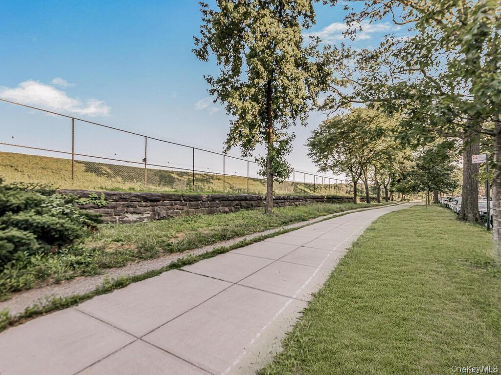 #20 photo, 3363 Sedgwick Avenue, Bronx , NY 10463