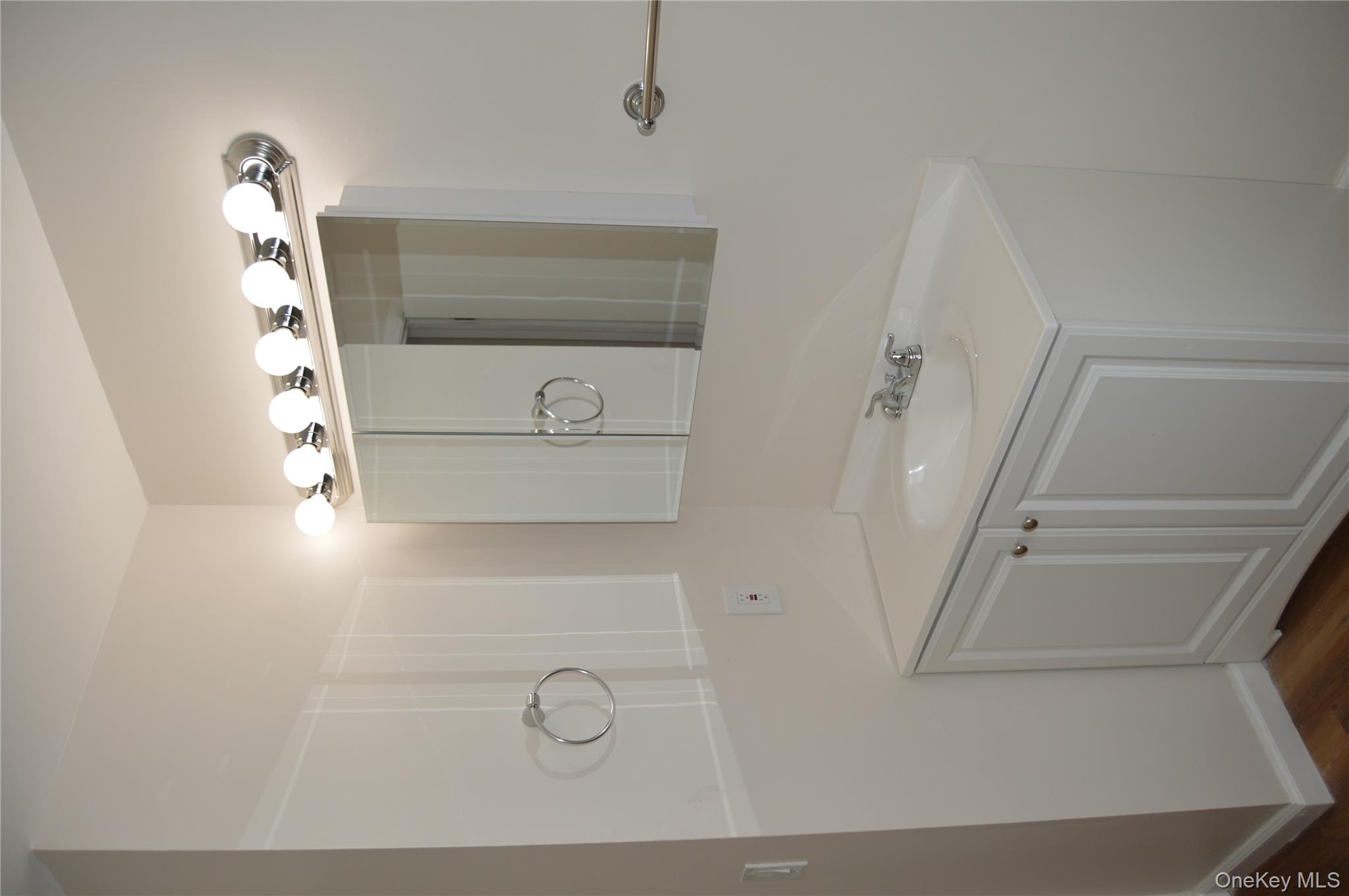 #8 photo, 108 Flower Hill, 紐約州 Kingston , NY 12401