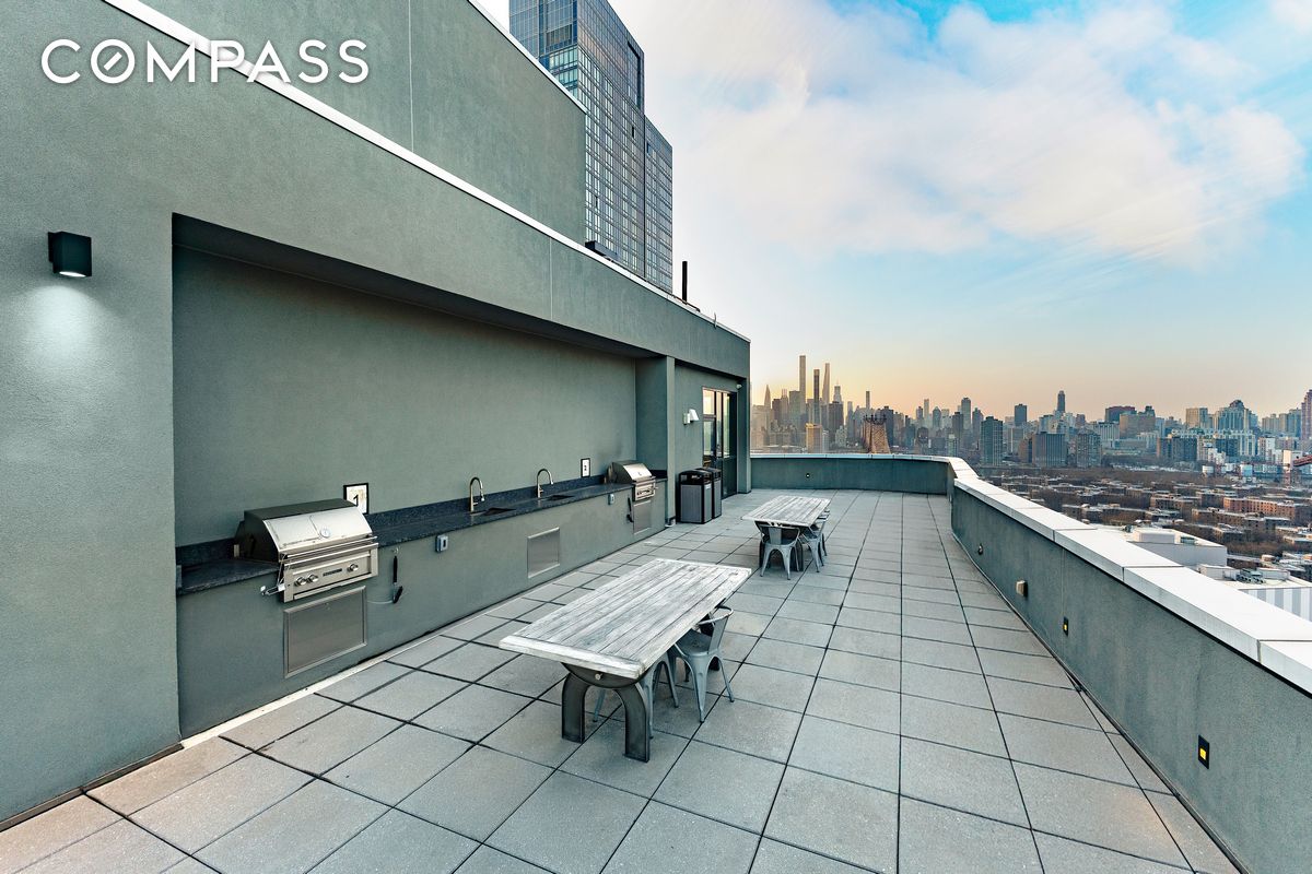 #14 photo, 24-16 Queens Plaza S, Long Island City , NY 11101