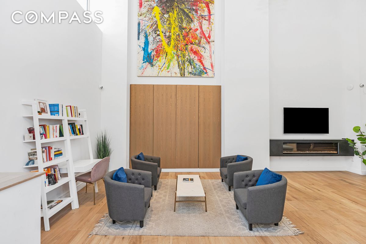 #8 photo, 24-16 Queens Plaza S, Long Island City , NY 11101