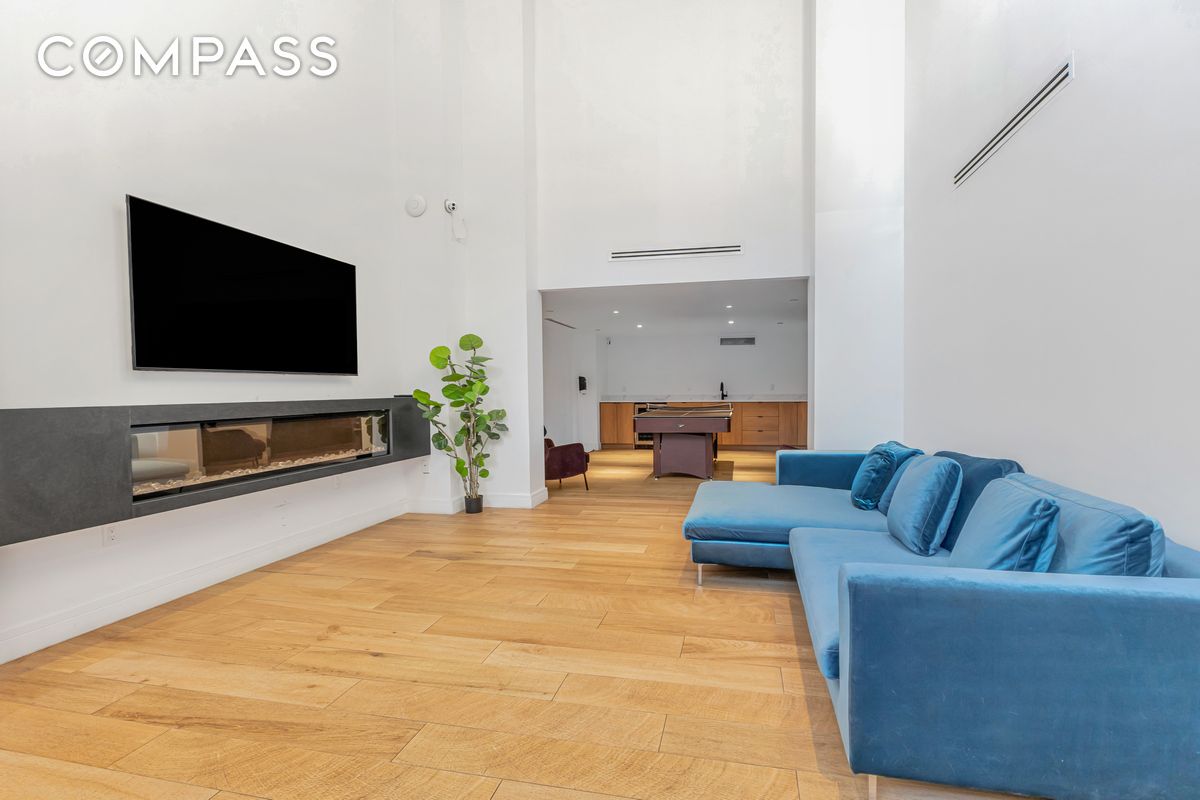 #9 photo, 24-16 Queens Plaza S, Long Island City , NY 11101