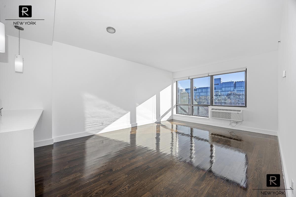 #3 photo, 11-25 45th Avenue, Long Island City , NY 11101