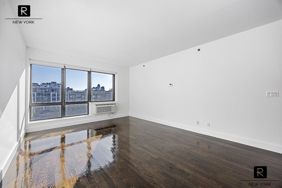 #9 photo, 11-25 45th Avenue, Long Island City , NY 11101