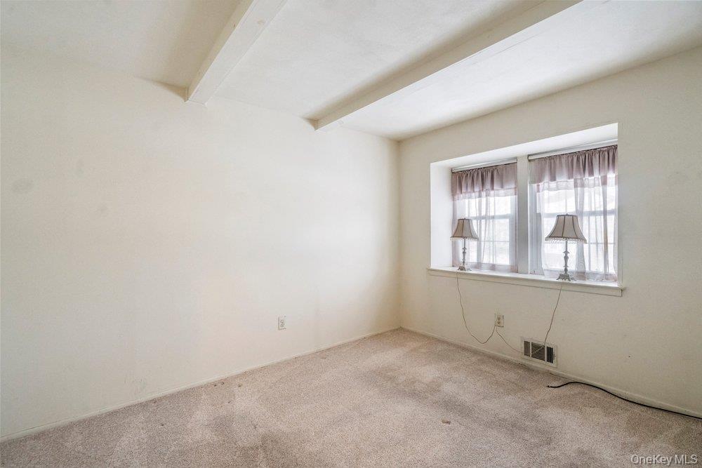 #17 photo, 120 Whalers Cove, Babylon , NY 11702